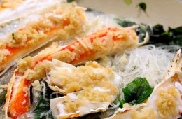 How to Make – King Crab Steamed with Minced Garlic over Sticky Vermicelli & Spinach